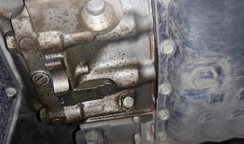 ô tô bị chảy dầu hộp số