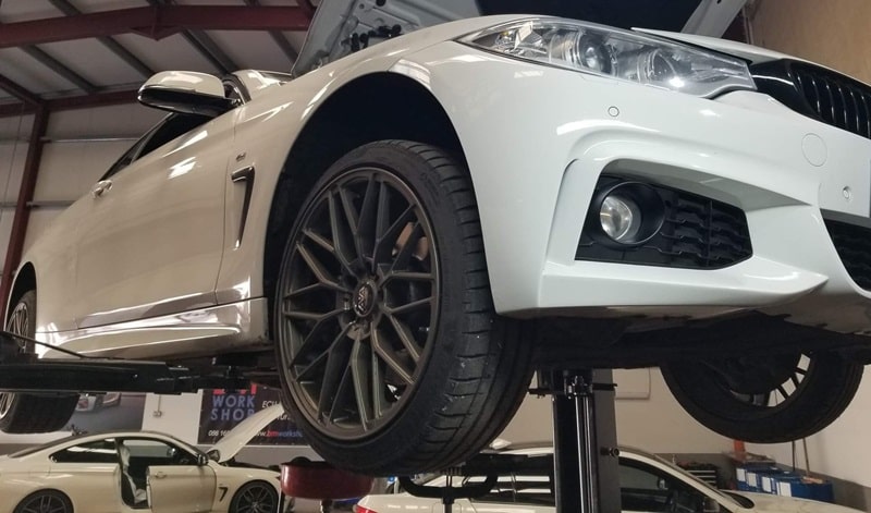 giá bảo dưỡng xe bmw có đắt không