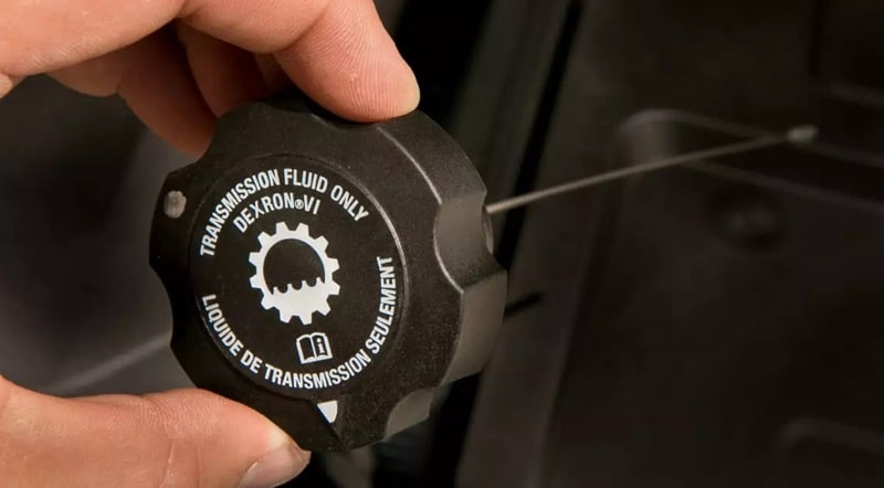 kiểm tra dầu hộp số ô tô