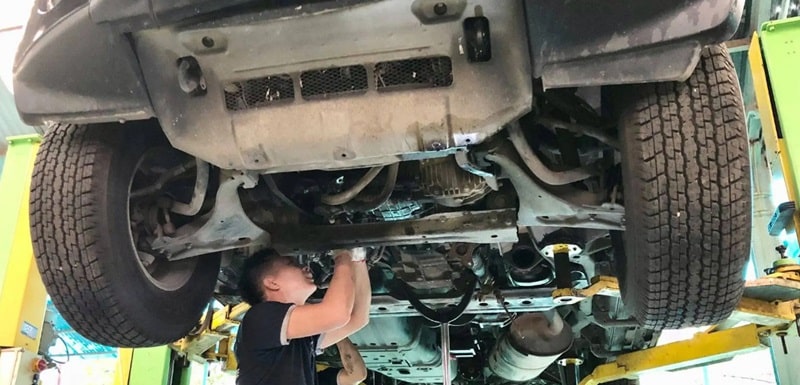 kiểm tra sửa chữa gầm ô tô