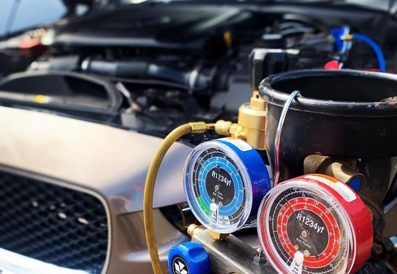 sạc gas điều hòa ô tô