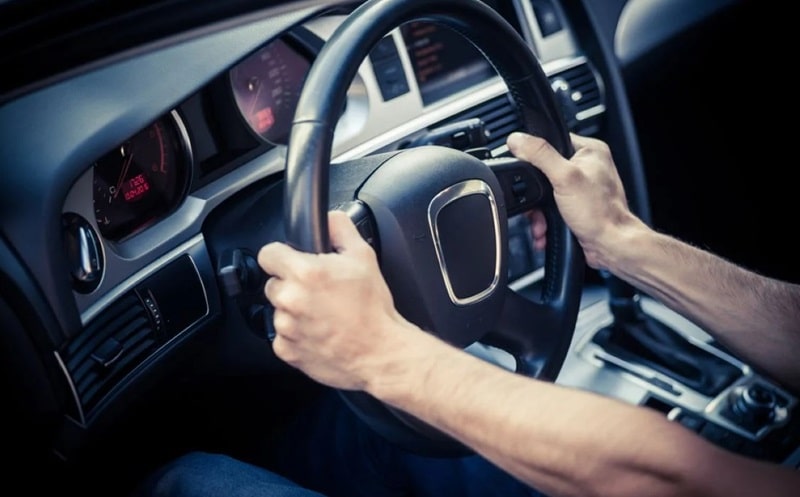 vô lăng lái bị nặng, khó đánh lái