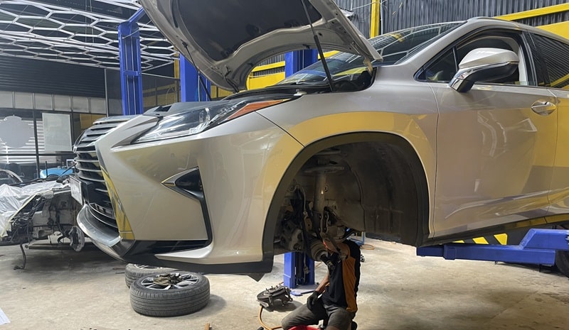 thợ kinh nghiệm chuyên sửa xe lexus
